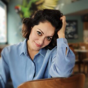 Sezin Akbaşoğulları Instagram - teşekkürler @ozanguzelce 🌈☀️