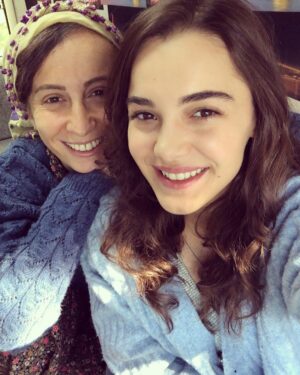 Sezin Bozacı Instagram - #aşkağlatır Yeni Bölüm bu akşam 20:00’da @showtv de.. 💫 @mfyapimtelevizyonvefilmcilik @askaglatir_tv
