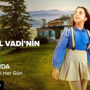 Sezin Bozacı Instagram - Geçen sene yurtdışı için çektiğimiz “The girl of the green valley” / “Yeşil Vadinin Kızı” dizimiz artık Türkiye’de de yayında! 🤗 Yaz boyunca haftaiçi her gün @showtv ekranlarında ! İyi seyirler…🍀💚 #yeşilvadininkızı #thegirlofthegreenvalley #annewithane #melissa #mahinur