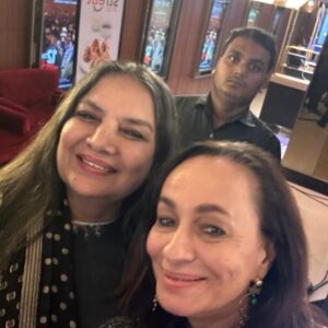 Shabana Azmi Instagram - With #Soni Razdan at a special screening of #Vinod Chopra’s #Khamosh 39years after it was released. To his credit The film has not dated I Remember the shooting like it was yesterday. We had a shoe string budget and I learned Vinod was travelling by train inspite of a recent surgery. I bought his plane ticket. I shouldn’t be saying this myself but it’s just to recollect what a spirit of camaraderie there was in film units of that time . Once #BR Ishara ran out of money for a schedule of #Log Kya Kahenge . #Sanjeev Kumar #Shatrughan Sinha and I pooled in to ensure the schedule went as decided. Kahan gaye woh din !
