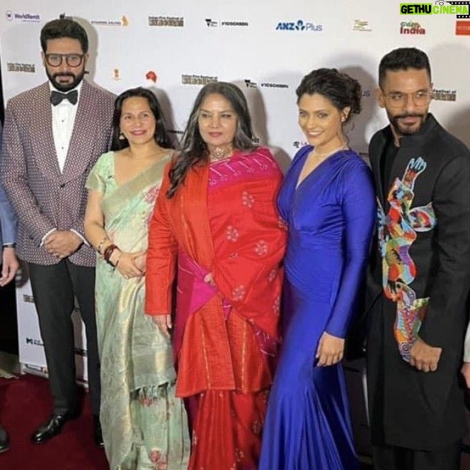 Shabana Azmi Instagram - Ghoomer Ghoomer Ghoomer and the world goes round !!!