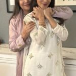 Shabana Azmi Instagram - With my pretty niece @ahsanjuhaina. Eidi to mil gayi na ! Ab shikayat mat karna 😃