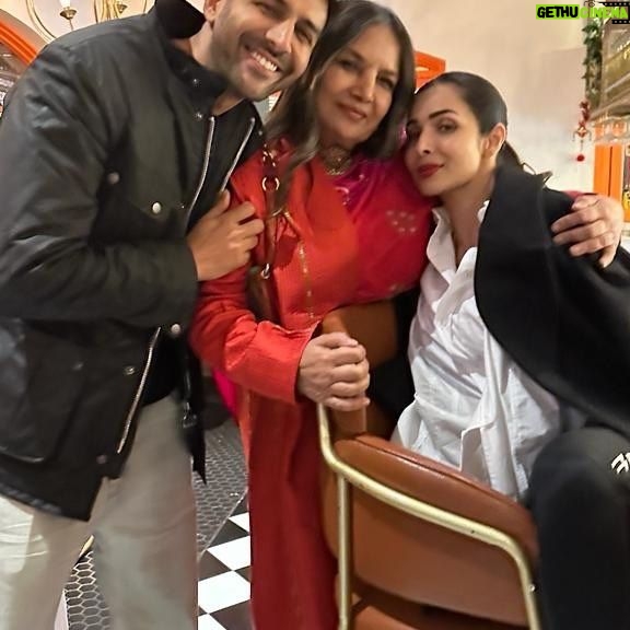 Shabana Azmi - 2.7K Likes - Fun evening at Melbourne Film Festival with #Kartik Aryan and #Malaika Arora