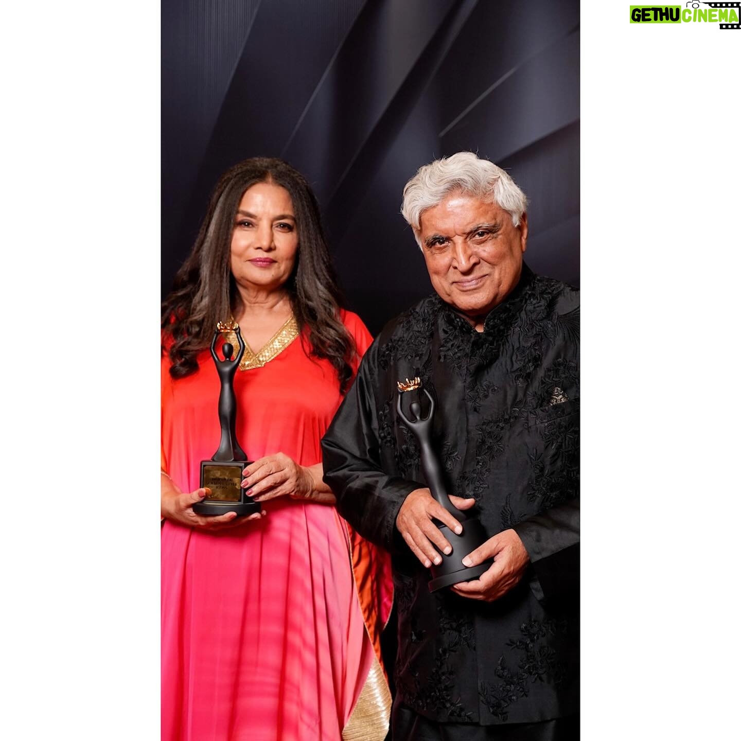 Shabana Azmi Instagram - Winners both Javed for nikle thay kabhi hum ghar se for #Dunki and me for Rocky Aur Rani AND R Balki’s #Ghoomer 🤗