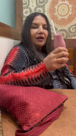 Shabana Azmi Instagram - Delicious sea food cafe