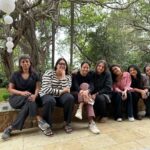 Shabana Azmi Instagram - En route to shoot we take a break at Sukoon and have a ball. We all gave up our individual cars and travelled by a 13 seater bus .. played dumb charades , antakshiri, ate tons of snacks and took a dip in the pool all rejuvenated to face a tough shoot . How I love being with gurlz .. the dynamic creates a different vibe all together.❤️❤️❤️