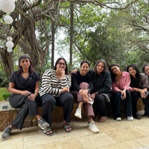 Shabana Azmi Instagram - En route to shoot we take a break at Sukoon and have a ball. We all gave up our individual cars and travelled by a 13 seater bus .. played dumb charades , antakshiri, ate tons of snacks and took a dip in the pool all rejuvenated to face a tough shoot . How I love being with gurlz .. the dynamic creates a different vibe all together.❤️❤️❤️