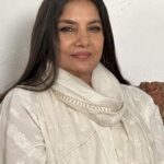 Shabana Azmi Instagram – The nazakat of chikankari for the woman of today .Wearing a #Sunira/Mijwan creation