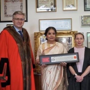 Shabana Azmi Instagram - Over whelmed to receive the oldest award in London the Freedom To City award bestowed by the london Corporation at Guld hall on 10th May 2024. Previous recipients are #Nelson Mandela , #Stephen Hawkin and #Florence Nightingale