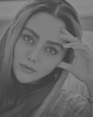 Shadi Mokhtari Instagram - •

میانِ ما چه افتاده؟ 
شادی را دیگران کشتند؛
ما چرا انتقام از «خود» می‌گیریم؟

| پرده خانه_ بهرام بیضایی |