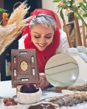 Shadi Mokhtari Instagram - •

چون عیده…🪻🪴
سالِ‌تون پُر از عشق و نور و برکت…✌🏻🧿✨
•
📸:
@hassanvand.fatemeh 🤍