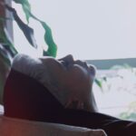 Shadi Mokhtari Instagram - • • منْ همه خنده بودم، همیشه؛ دوست داشتم هنوز بخندم… بعد از همه‌ آن ساعت‌ها و روزها که گُذشت، دوست داشتم کسی، جایی،مرا ببیند… به خاطرِ چشم‌هایم که هنوز منتظرند… به خاطرِ دلم که می‌رفت برای بچه‌ها، به‌خاطرِ شوخی‌هایم که زمانی بودند و‌ دوستشان داشتم… به خاطرِ کسی که بودم و دیگر نیستم… • 📸: @parmidamozaffari ✨