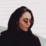 Shadi Mokhtari Instagram - • من ‏پری کوچک غمگینی را ‏میشناسم که در اقیانوسی مسکن دارد ‏و دلش را در یک نی‌لبک چوبین ‏مینوازد آرام، آرام ‏…. ‏به یاد ⁧‫#فروغ_فرخزاد‬⁩ که هشتم دی ماه تا همیشه روز ⁧اوست… روز تولد زنی که به قولِ براهنی« به تنهایی زبانِ گویایِ زنِ صامت ایرانی در طول قرن‌هاست…»