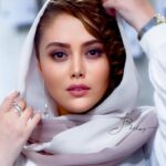 Shadi Mokhtari Instagram - • بزرگداشت استاد «کیومرث پوراحمد» و اکران فیلم سینمایی «پرونده باز است». • 📸: @negarpourbahrii @soroushmn_ @ghazalpanahi_photography @raaha_hashemiy 🙏🏻🤍🌸