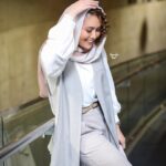 Shadi Mokhtari Instagram - • بزرگداشت استاد «کیومرث پوراحمد» و اکران فیلم سینمایی «پرونده باز است». • 📸: @negarpourbahrii @soroushmn_ @ghazalpanahi_photography @raaha_hashemiy 🙏🏻🤍🌸