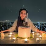 Shadi Mokhtari Instagram - • تولدی دیگر… ممنونم از همه‌ی تبریک‌ها و پیام‌های قشنگتون❤️🥰 ۱۴۰۱/۱/۱۸