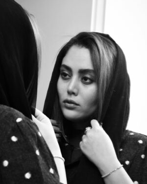 Shadi Mokhtari Instagram - •
این غریبه کیه از من چی می خواد؟
اون به من یا من به اون خیره شدم؟
•
۱۸اُمِ فروردین ماه ۱۴۰۱؛تولدی دوباره…🤍🎂
•
📸: @negarpourbahrii