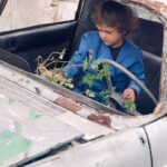 Shadi Mokhtari Instagram - • دلم می‌خواد کوچ کنم به دنیایِ بچه‌ها، دنیایی که پُر از رنگ و عشقه… به اون دنیایی که هر غیرِ واقعی‌ای می‌تونه عینِ حقیقت باشه… من عاشقِ بچه‌هام، وقتی نگاشون می‌کنم، جهان رو ول می‌کنم… غرق می‌شم تو دنیاشون…عشق می‌کنم از دیدنشون… • 🎵: ( I Love You ) By ORIENSI 🎥: Recorded By Me
