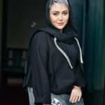 Shadi Mokhtari Instagram - • اکرانِ مردمیِ فیلمِ سینماییِ «مَـسـتِ عـشـق»✨ 📸: @soroushmn_ 🙏🏻 👗: @bohoo_stylestudio 🤍 👛: @javan_charm ✨