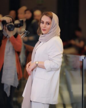 Shadi Mokhtari Instagram - •
اکـران مـردمی فیلمِ سـینماییِ «پـرونـده بـاز است»
•
📸:
@soroushmn_ 
@negarpourbahrii 

🙏🏻🌸