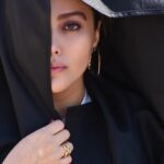 Shadi Mokhtari Instagram - • چیزی پُشتِ سرم فریاد میزد؛امّا برنگشتم…!🖤 • 📸: @negarpourbahrii 😍