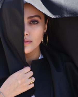 Shadi Mokhtari Instagram - •
چیزی پُشتِ سرم فریاد میزد؛امّا برنگشتم…!🖤
•
📸: @negarpourbahrii 😍