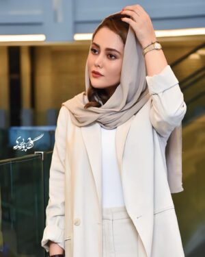Shadi Mokhtari Instagram - •
اکـران مـردمی فیلمِ سـینماییِ «پـرونـده بـاز است»
•
📸:
@soroushmn_ 
@negarpourbahrii 

🙏🏻🌸