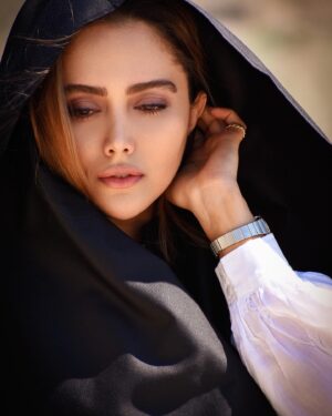 Shadi Mokhtari Instagram - •
چیزی پُشتِ سرم فریاد میزد؛امّا برنگشتم…!🖤
•
📸: @negarpourbahrii 😍