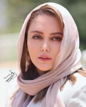 Shadi Mokhtari Instagram - •
📸: @soroushmn_ 🙏🏻🌸💫