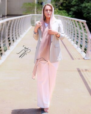 Shadi Mokhtari Instagram - •
📸: @soroushmn_ 🙏🏻🌸💫