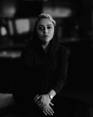 Shadi Mokhtari Instagram - •
« ياد گرفتيم اون چيزي که هستيم نباشيم» 
چرا؟ چه‌طور؟ چی شد که اینجوری شُدیم؟

•
📸: @shaqipour 🤍✨