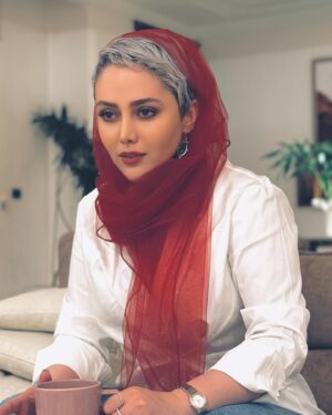 Shadi Mokhtari Instagram - •

چون عیده…🪻🪴
سالِ‌تون پُر از عشق و نور و برکت…✌🏻🧿✨
•
📸:
@hassanvand.fatemeh 🤍