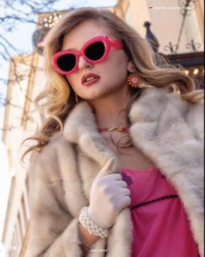 Shae Smolik Instagram - 📸GOING RETRO for my editorial spread in @stylecruze magazine! 
…
Agency- @nymmg @taliaperregaux 
Photographer- @junghwanphoto 
HMU- @alyonapaz.mua 
Wardrobe- @breananicole_official 
Post production- @_kris.jpg