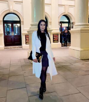 Shafina Shah Instagram - A lovely evening watching Noises Off at @royalnottingham 
❤️🎭🙏🏽
.
.
.
#shafinashah #shafinapatelshah #nottingham #pakistanimodel #bollywoodactress #indian #gujrati #pathan #shah #patel #boots #noisesoff #datenightoutfit
