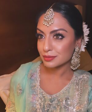 Shafina Shah Instagram - Reminder 💫Your future is determined by you and your creator. (You’ve got to tie your camel right?) 
.
That time where our futures are powered through dua 🤲🏽🙏🏽 believe 100% and ask, believe he will provide, believe he will deliver what’s best for you always ❤️🤲🏽 he loves us more than any being would ever. 💯 
.
Alhamdulillah for everything. He works In mysterious ways. I asked and he delivers every time 🤲🏽❤️. Alhamdulillah, Alhamdulillah, Alhamdulillah ❤️🤲🏽
.
.
.
#shafinapatelshah #shafinashah #shah #patel #misspakistan #pathan #gujrati #british #bollywoodactress #motivationalspeaker #animalmovieactress #motivationalwomen #growth #alhamdulilah #trueintentions #missmissions #dreambelieveachieve #misunderstood #lifegoeson #whatismeanttobewillbe #godisgreat🙏 #positivevibesonly #laylaltulqadr #qadr #godbless