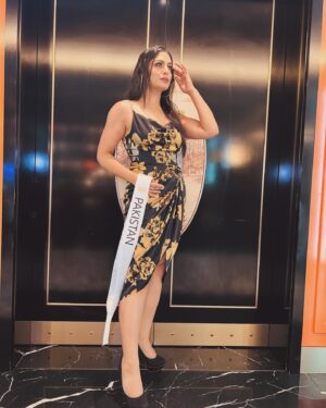 Shafina Shah Instagram - “I am the measure of my worth, and I say I am worthy.”
.
Remember you get to decide about you ❤️🫰🏽
.
@universalwomanofficial 
.
.
.
#universalwoman #universalwomanpageant #beautyqueen #misspakistan #shafinashah #shafinapatelshah #selfworth #iamworthy #missmissions #blackandgold #motivationalspeaker #motivationalquotes #motivationalwomen #righthererightnowincambodia #sohanoukville #cambodia #beautypageant #pageantgirl