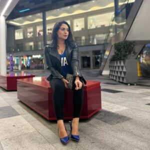 Shafina Shah Instagram - “The strongest actions for a woman is to love herself, be herself and shine amongst those who never believed she could.” —Unknown 💫
.
.

#shafinashah #shafinapatelshah #missmissions #watford #watfordpalacetheatre #blueheels #pakistani #indian #pathan #shah #patel #gujrati #bollywoodactress #ootd #fashion #swag #ukactress #asianartist #selflove #selflovejourney