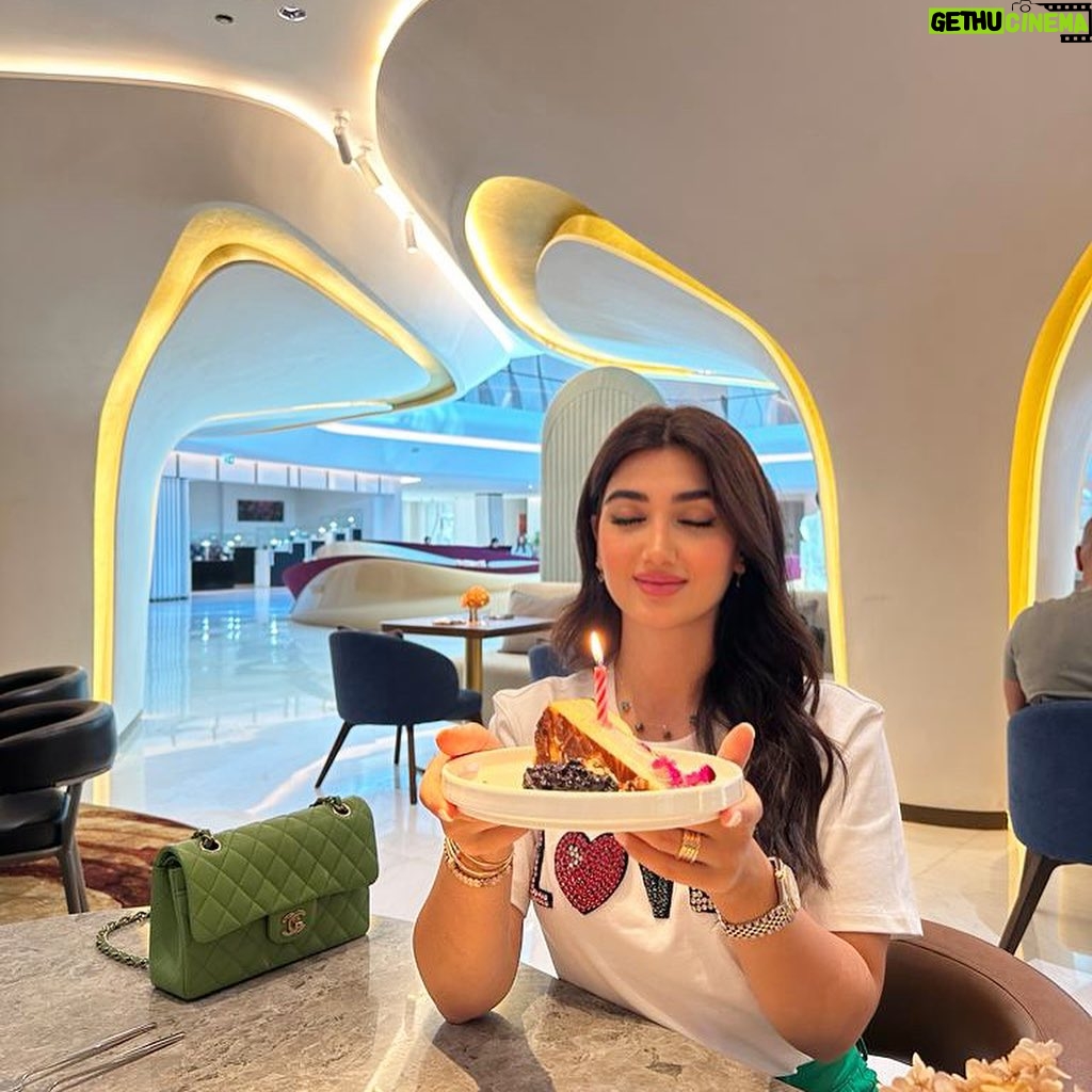 Shahad Hasan - 74.7K Likes - عام جديد و فرص جديدة و نوايا واهداف جديدة ادعوا من الله تحقيقها. شكرًا لكل من ساهم في صنع اللحظات الخاصة وممتنه الى الله على جميع العطايا و النعم.
ابدأ هذا العام بإسم الله🎂🎈
October/ 1