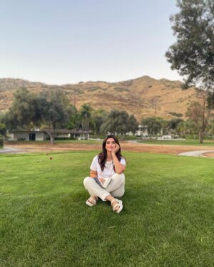Shahad Hasan Instagram - القراءة تمنحنا مكاناً آخر نذهب إليه عندما نضطر للبقاء في أماكننا. 
لا تقرأوا أي كتاب لأنه مشهور أو حديث أو قديم، يجب أن تكون القراءة أحد أشكال السعادة لكم، اقرأوا من أجل متعتكم ولأجل أن تسعدوا انفسكم.

Reading gives us another place to go when we have to stay in our places. Do not read any book because it is famous, modern or ancient, reading should be one of the forms of pure happiness, read for your pleasure and in order to be happy.