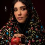 Shahrzad Kamalzadeh Instagram - یلداتون مبارک❤️🍉 Yalda night, the longest night of the year, is a celebration of light, warmth, and the triumph of goodness over darkness @maryamrahnama__ 🙏🏻❤️ @falirann 🌞📸 #شهرزاد_کمال_زاده #یلدا#فرهنگ#هنر #سنت #اصالت #ایران #shahrzadkamalzadeh