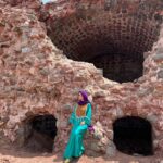 Shahrzad Kamalzadeh Instagram - دوجا ایستادن خیلی قشنگه روی پای خودت و پای حرف خودت 🐚🌊🌸 #شهرزاد_کمال_زاده #ایران #ایرانگردی #وطن#ساحل_خاک_سرخ #جزیره_هرمز #طبیعت #طبیعتگردی #صلح#آرامش #قلعه_پرتغالیها_هرمز#خلیج_فارس
