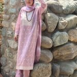 Shahrzad Kamalzadeh Instagram - احترام به حقوق دیگران روحیه صلح جویی را در جامعه ترویج می‌کند با یک لبخند صلح را به دیگران هدیه کنیم @mumbai_in_iran 🐘🕉 #ایران#هندوستان🇮🇳 #لباس #فرهنگ#شهرزاد_کمال_زاده