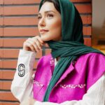 Shahrzad Kamalzadeh Instagram - به یاد بهار امسال… پست ورق زدنی #شهرزادکمالزاده #سوان #سوانگرافی #عکاسی #هنرمند #روزنامه_هنرمند #تهران_ #ایران
