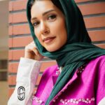 Shahrzad Kamalzadeh Instagram - به یاد بهار امسال… پست ورق زدنی #شهرزادکمالزاده #سوان #سوانگرافی #عکاسی #هنرمند #روزنامه_هنرمند #تهران_ #ایران