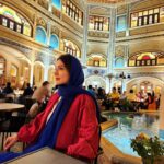 Shahrzad Kamalzadeh Instagram - ماه اگر بی تو برآید به دو نیمش بزنند دولت احمدی و معجزه سبحانی جلوه بخت تو دل می‌برد از شاه و گدا چشم بد دور که هم جانی و هم جانانی #شهرزاد_کمال_زاده #هنر#فرهنگ#معماری_سنتی_ایران #ایران #نوستالژی