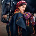 Shahrzad Kamalzadeh Instagram - امروز نه کس ‌ز عشق آگه چو من است کز شکّر عشقم‌ همه‌ شیرین ‌سخن‌ است در هر مژه من به ره خسرو عشق نیروی هزار تیشه کوهکن است 🌸