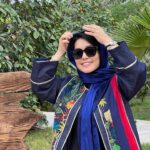 Shahrzad Kamalzadeh Instagram - یاد بگیر که چیزی را که داری قدر بدانی، قبل از اینکه زندگی تو را وادار به قدردانی از چیزی کند که داشتی #شهرزادکمالزاده #شهرزاد_کمال_زاده #جزیره_کیش #دوستی#زیبایی #آرامش #دوست #بهمن#۱۴۰۰ @sepidehkazemii ❤️👭