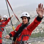 Shahrzad Kamalzadeh Instagram - تجربه پیاده روی در آسمان تهران در کنار طناز عزیزم با تشکر از امیر بدری و گروه حرفه ای @gmax.skypark @amirbadrii 👌 @tannaz.fallahi ❤️