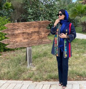Shahrzad Kamalzadeh Instagram - یاد بگیر که چیزی را که داری قدر بدانی، قبل از اینکه زندگی تو را وادار به قدردانی از چیزی کند که داشتی 

#شهرزادکمالزاده #شهرزاد_کمال_زاده #جزیره_کیش #دوستی#زیبایی #آرامش #دوست #بهمن#۱۴۰۰ 
@sepidehkazemii ❤️👭