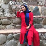 Shahrzad Kamalzadeh Instagram - فرقی نمی کند آغازِ هفته باشد یا پایانش … صبح باشد یا شب … بذرِ امید ؛ نه وقت می شناسد ، نه موقعیت … هر وقت بکاری ؛ شبیهِ لوبیایِ سحر آمیز ، با اولین طلوعِ آفتابِ خواستن ؛ جوانه می زند … و تا آسمانِ موفقیت و توانستن ، اوج می گیرد … هرگز نا امید نباش … !!! نا امیدی ، تیشه ی بی رحمی ست ؛ به جانِ ریشه ی شعور و خوشبختی ات … پس تا دیر نشده ، بذرِ جادوییِ امیدت را بکار ، و معجزه هایت را درو کن … ! #شهرزاد_کمال_زاده #بهار #معجزه#اردیبهشت #امید #لایف_استایل #زندگی